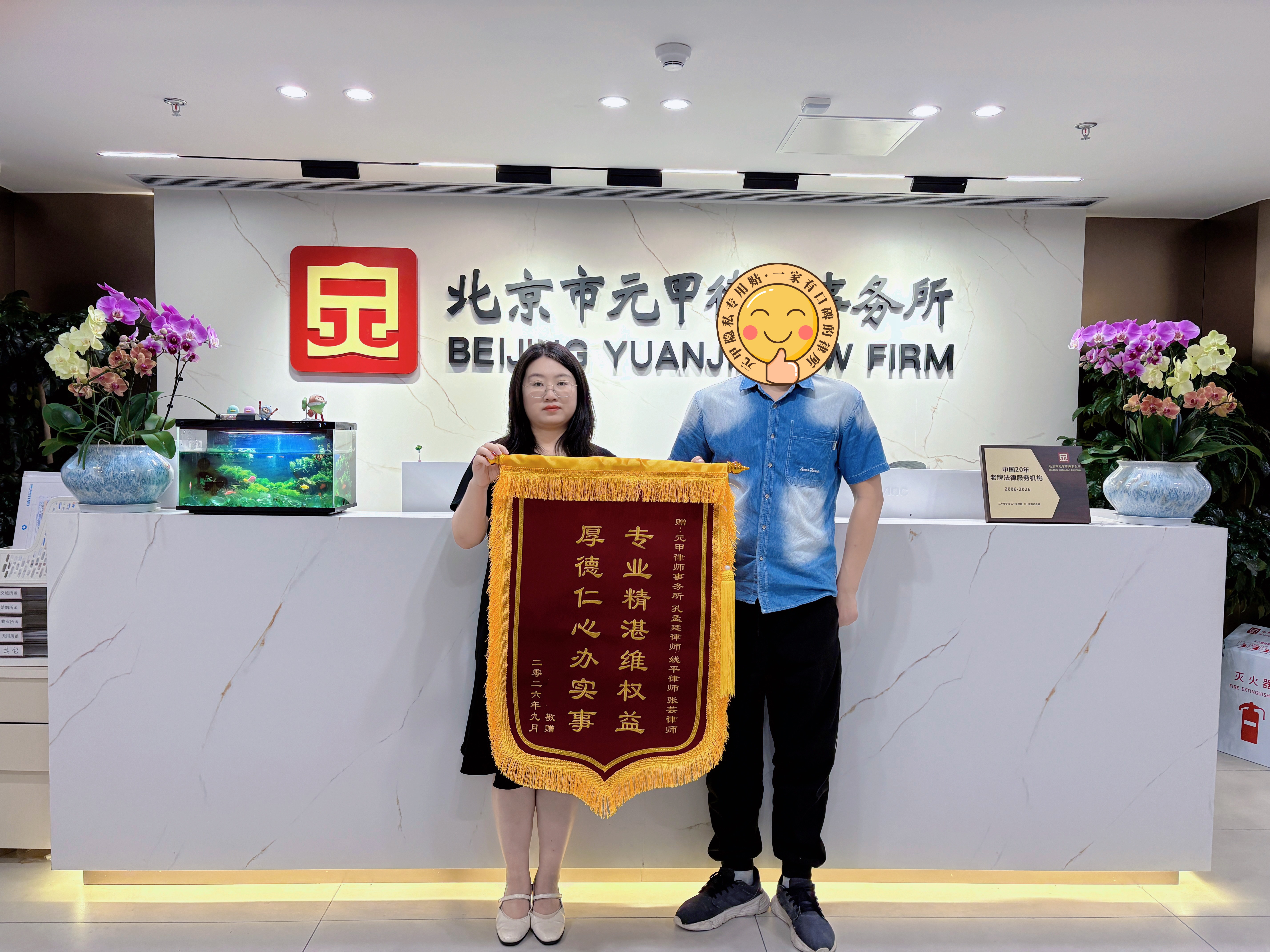 结婚不到一年对方就搬离共同住所、分居至今，彩礼和黄金首饰一概不还，这婚怎么离？