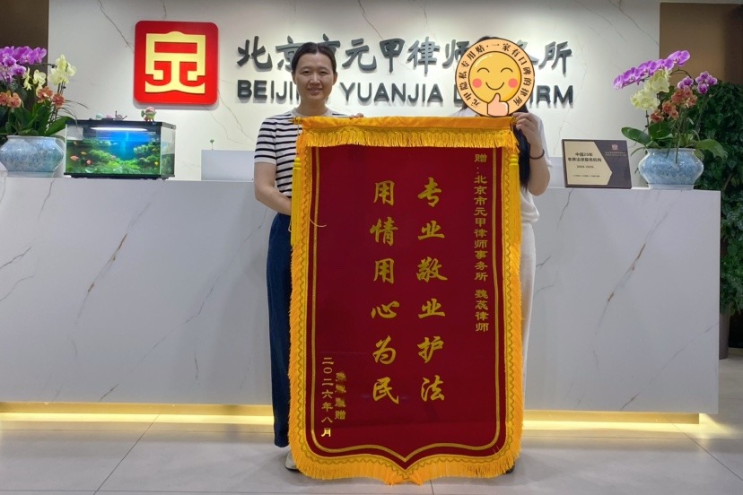 在工地做钢筋工，手指被砸成粉碎性骨折，单位没缴社保还拒赔，工伤待遇还能要回来吗？